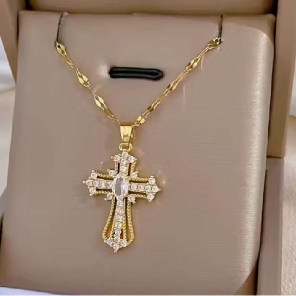 Elegant Gold Cross Pendant Necklace New